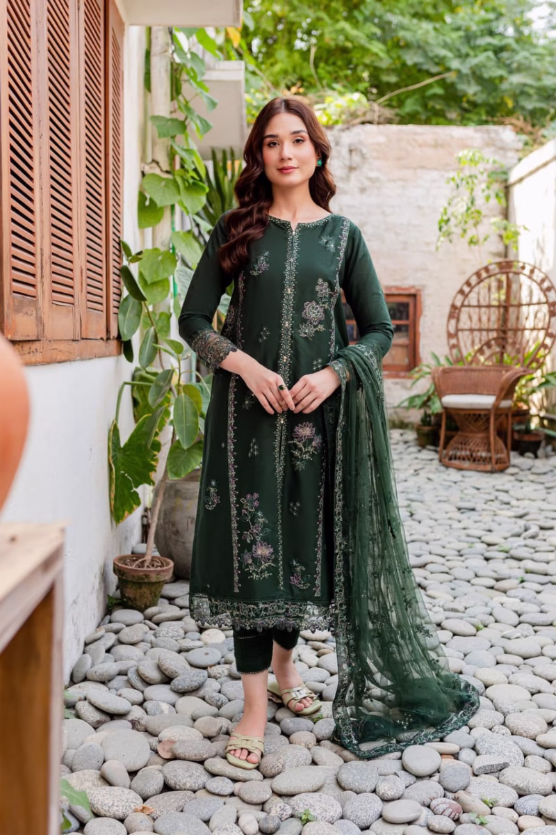 Batik Luxury Lawn 3-Piece Suit Embroidered Elegance with Manaar Dupatta (OSA)